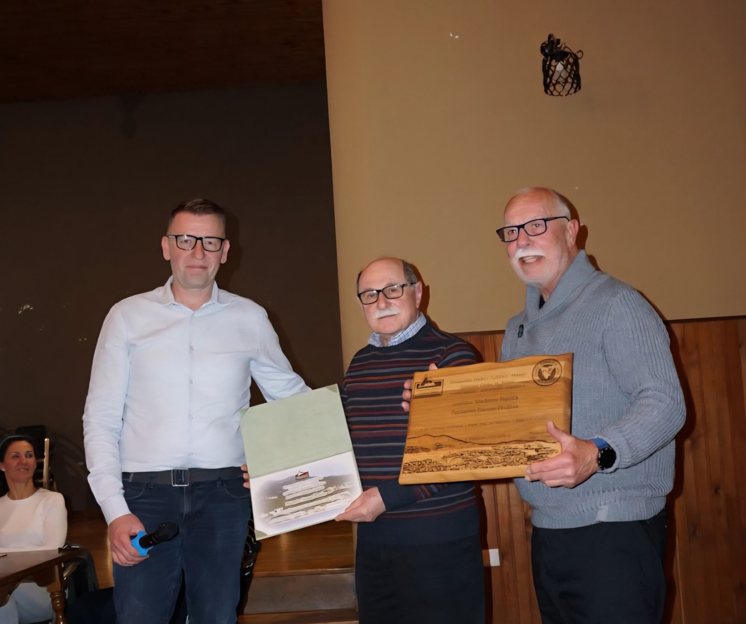 Dodjele zvanja Počasni član Planinarskog Društva Lisina Matulji gospodinu Vladimiru Rojniću Dodjele zvanja Počasni član Planinarskog Društva Lisina Matulji gospodinu Vladimiru Rojniću